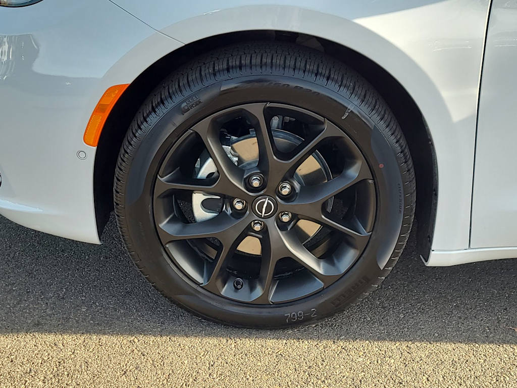 Thumbnail: 2026 Chrysler Pacifica - 8