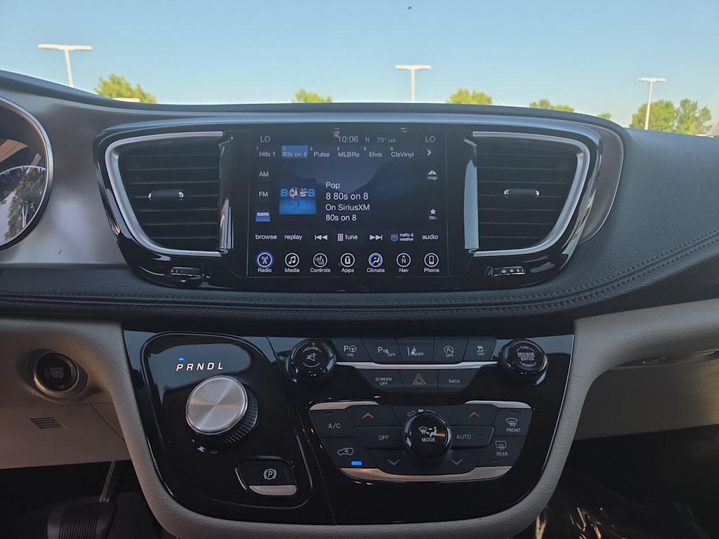 Thumbnail: 2017 Chrysler Pacifica - 13