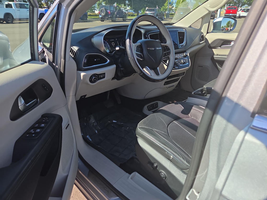Thumbnail: 2017 Chrysler Pacifica - 23