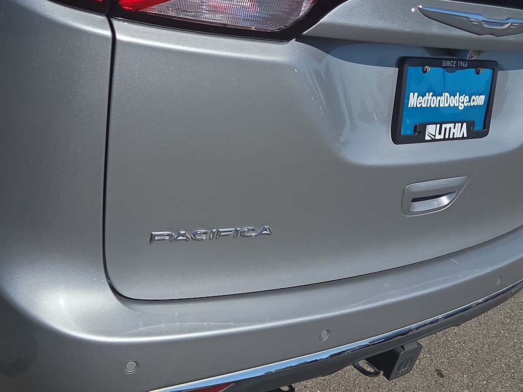 Thumbnail: 2017 Chrysler Pacifica - 7