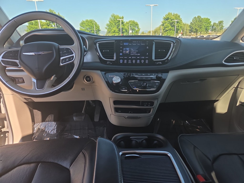 Thumbnail: 2017 Chrysler Pacifica - 2