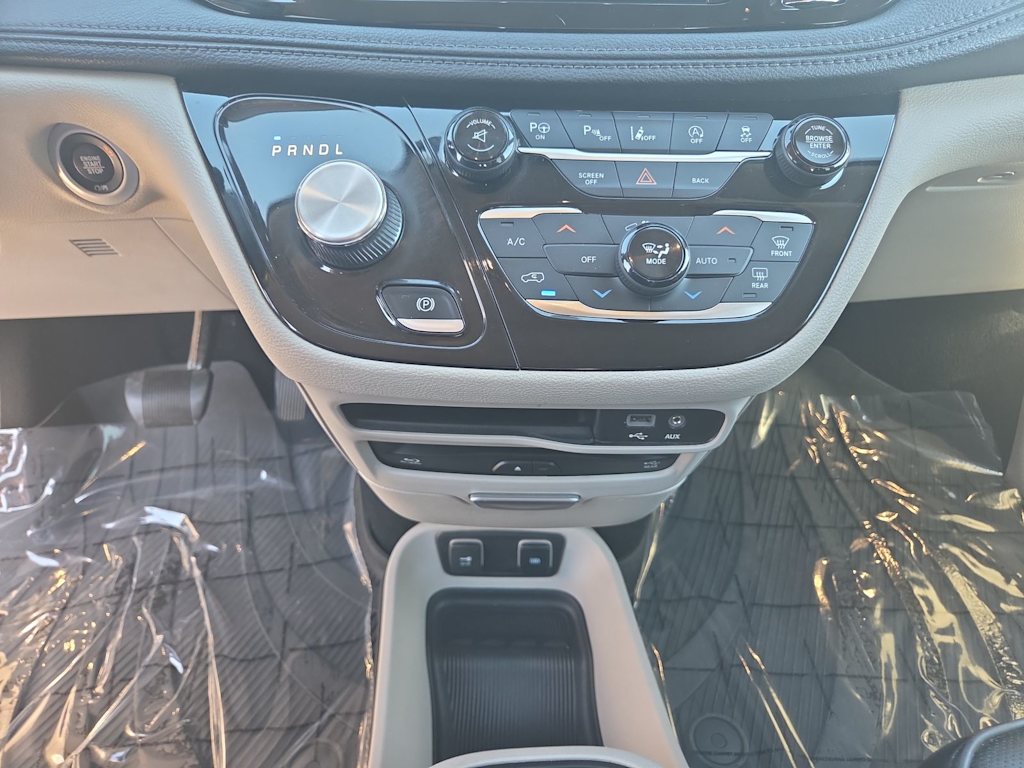 Thumbnail: 2017 Chrysler Pacifica - 14