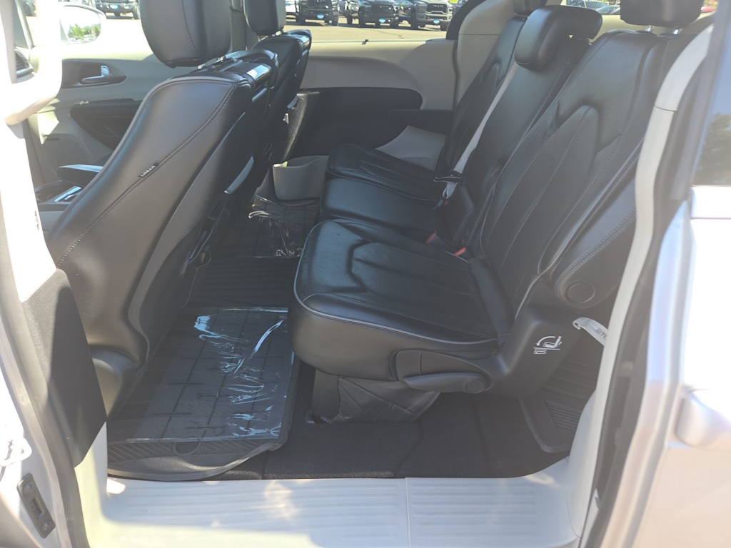 Thumbnail: 2017 Chrysler Pacifica - 28
