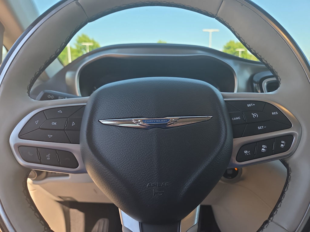 Thumbnail: 2017 Chrysler Pacifica - 29