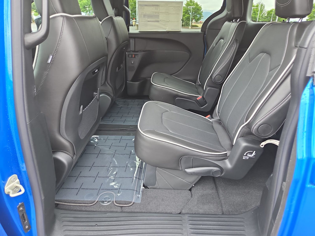 Thumbnail: 2027 Chrysler Pacifica - 28