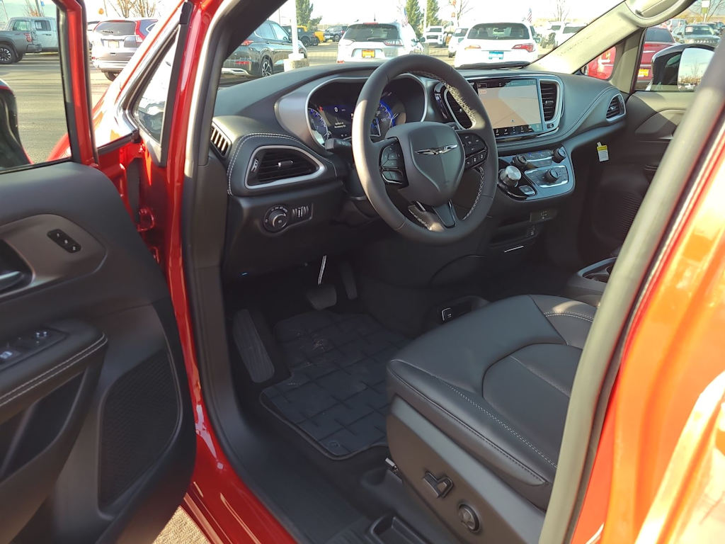 Thumbnail: 2026 Chrysler Pacifica - 21