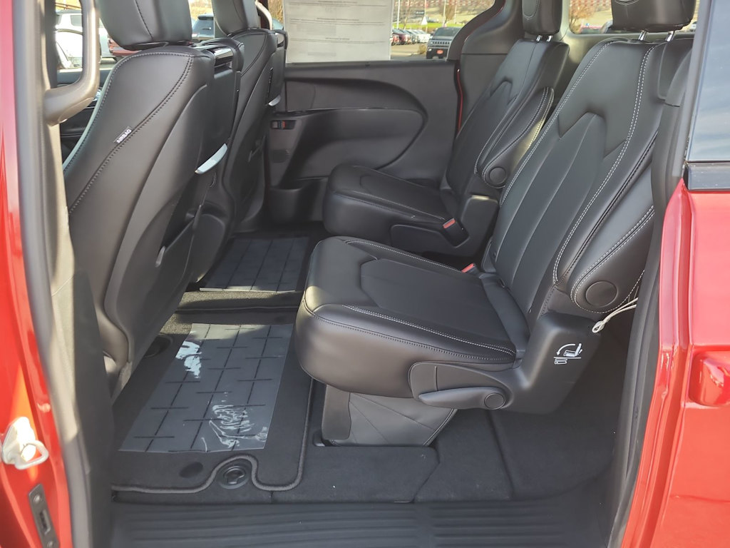 Thumbnail: 2026 Chrysler Pacifica - 26