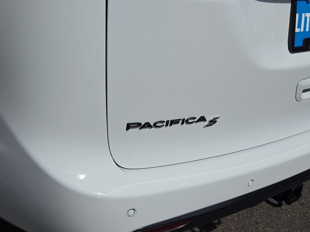 Thumbnail: 2027 Chrysler Pacifica - 7