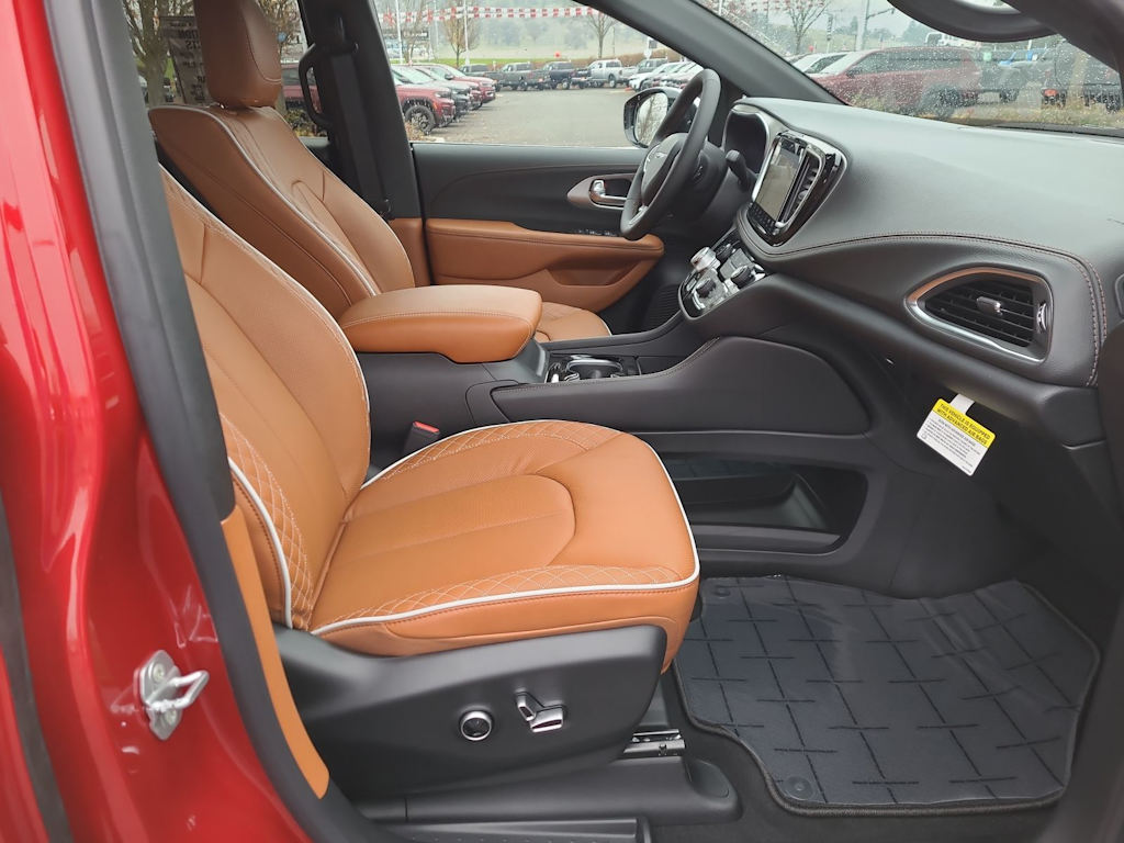 Thumbnail: 2026 Chrysler Pacifica - 12