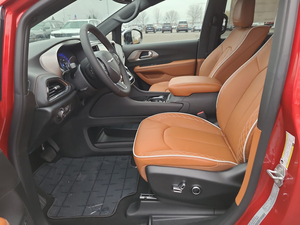 Thumbnail: 2026 Chrysler Pacifica - 11