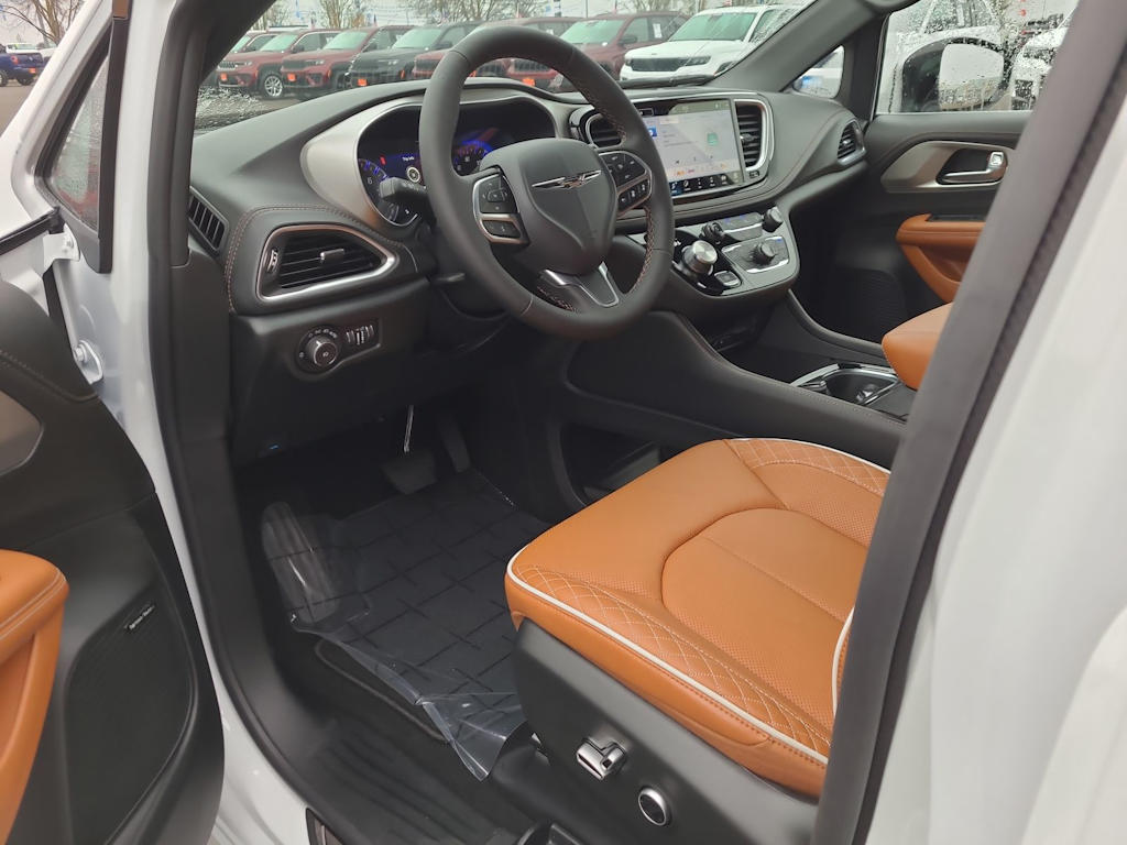 Thumbnail: 2026 Chrysler Pacifica - 10