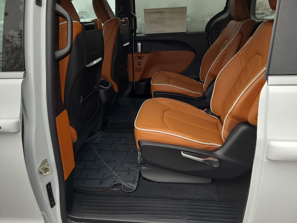 Thumbnail: 2026 Chrysler Pacifica - 26