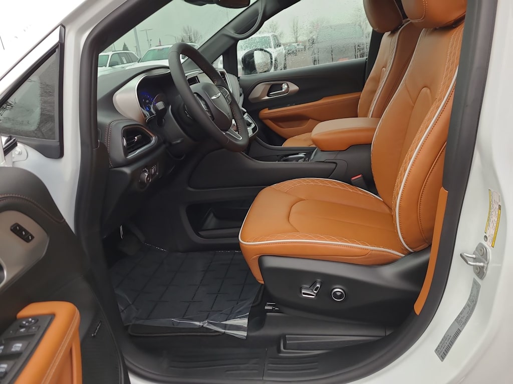 Thumbnail: 2026 Chrysler Pacifica - 11
