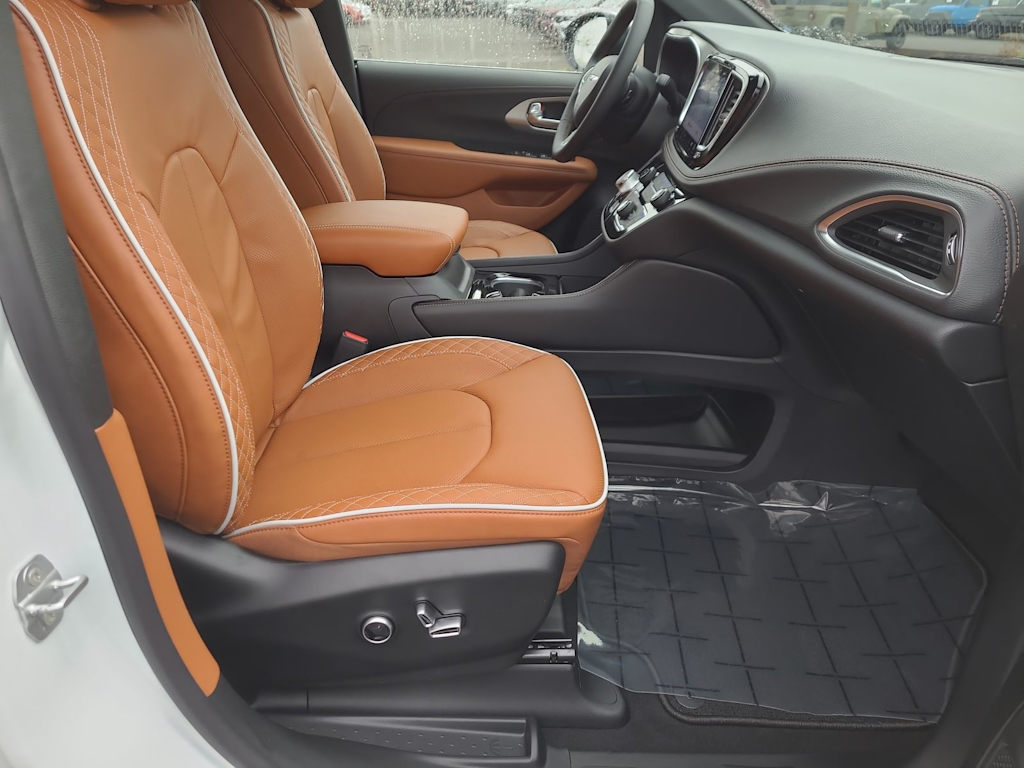 Thumbnail: 2026 Chrysler Pacifica - 27