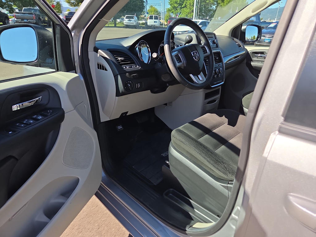 Thumbnail: 2017 Dodge Grand Caravan - 2