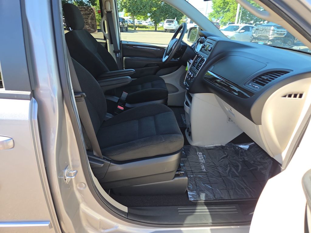 Thumbnail: 2017 Dodge Grand Caravan - 11