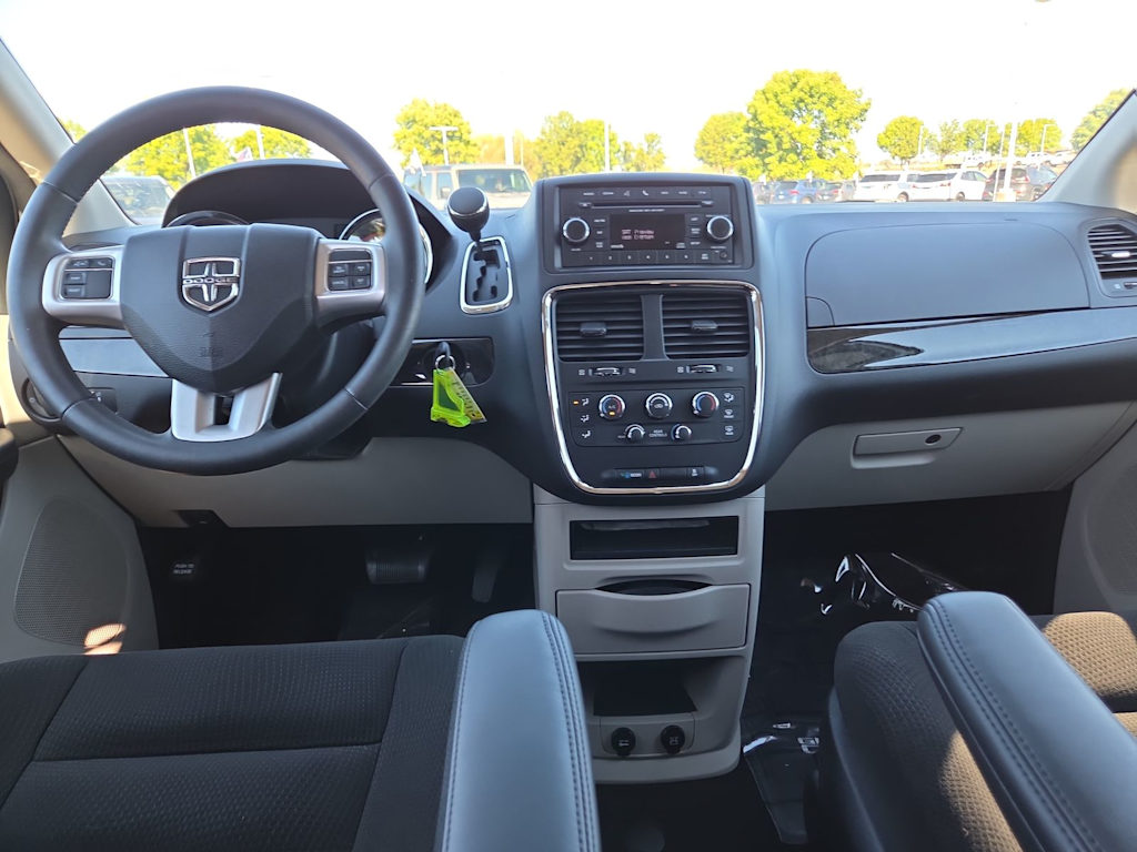 Thumbnail: 2017 Dodge Grand Caravan - 9