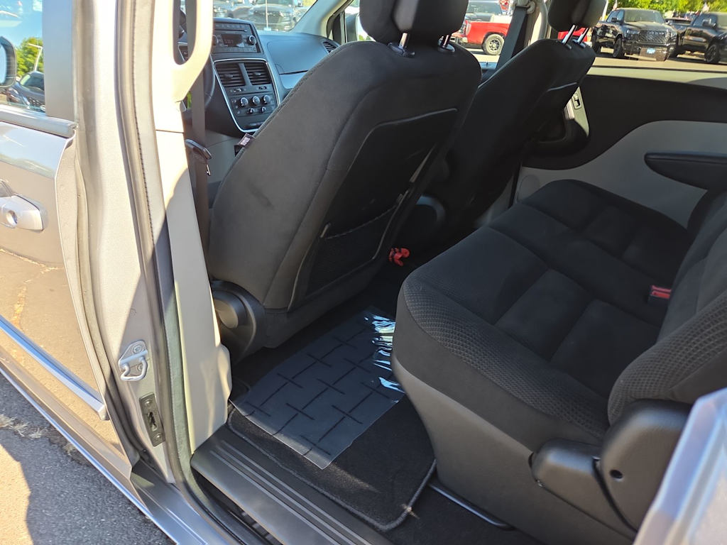Thumbnail: 2017 Dodge Grand Caravan - 12