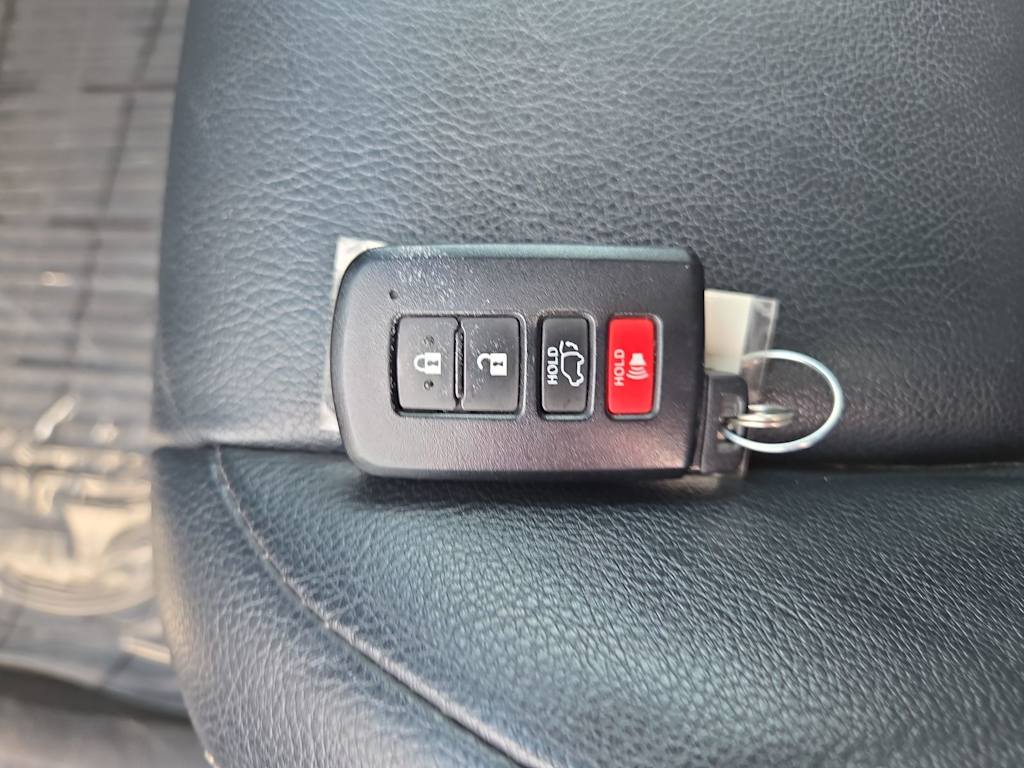 Thumbnail: 2017 Toyota RAV4 - 19