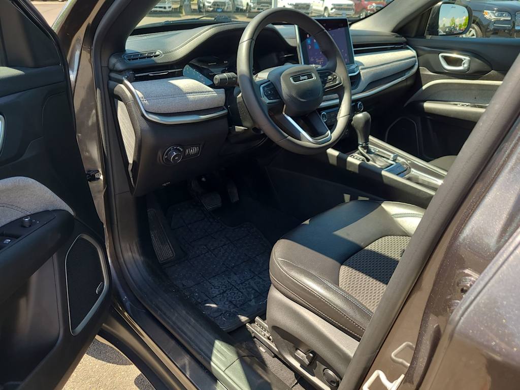 Thumbnail: 2023 Jeep Compass - 10