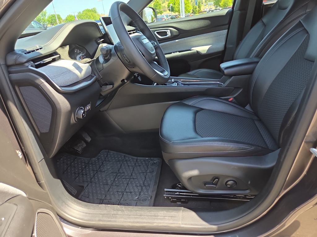Thumbnail: 2023 Jeep Compass - 11
