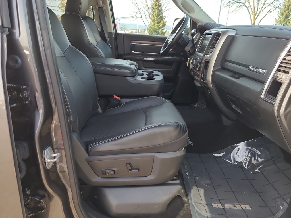 2014 RAM 3500 Laramie 11