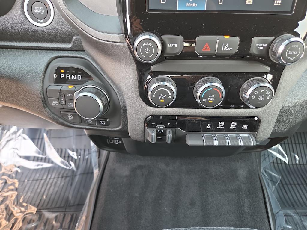 Thumbnail: 2026 RAM 1500 - 29
