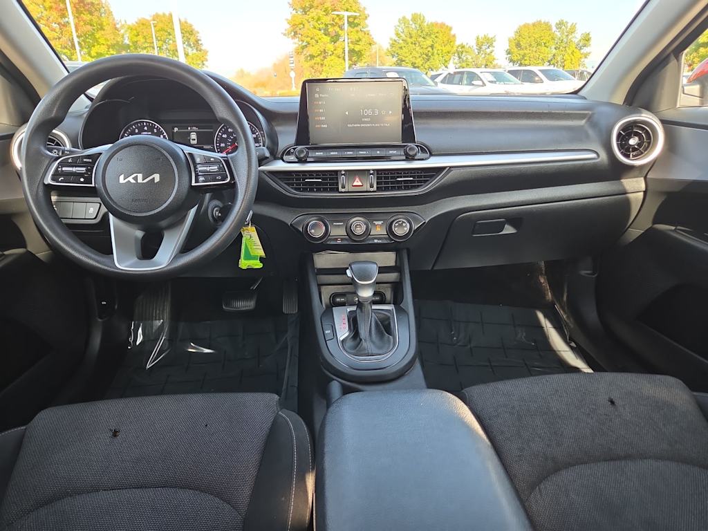 Thumbnail: 2022 Kia Forte - 9
