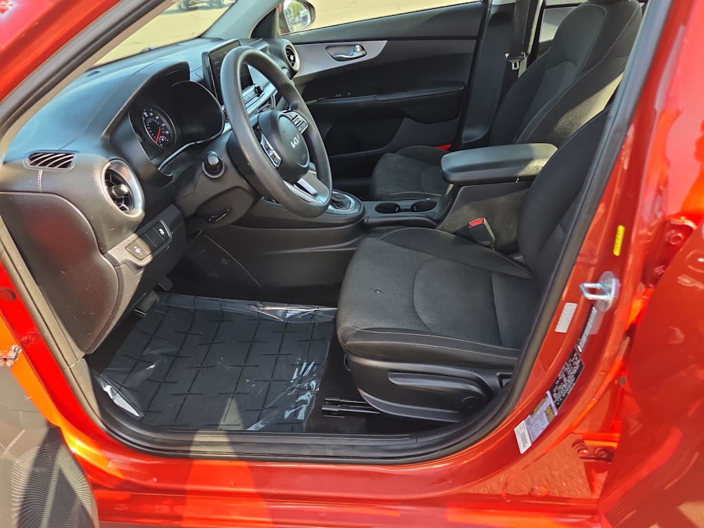 Thumbnail: 2022 Kia Forte - 10
