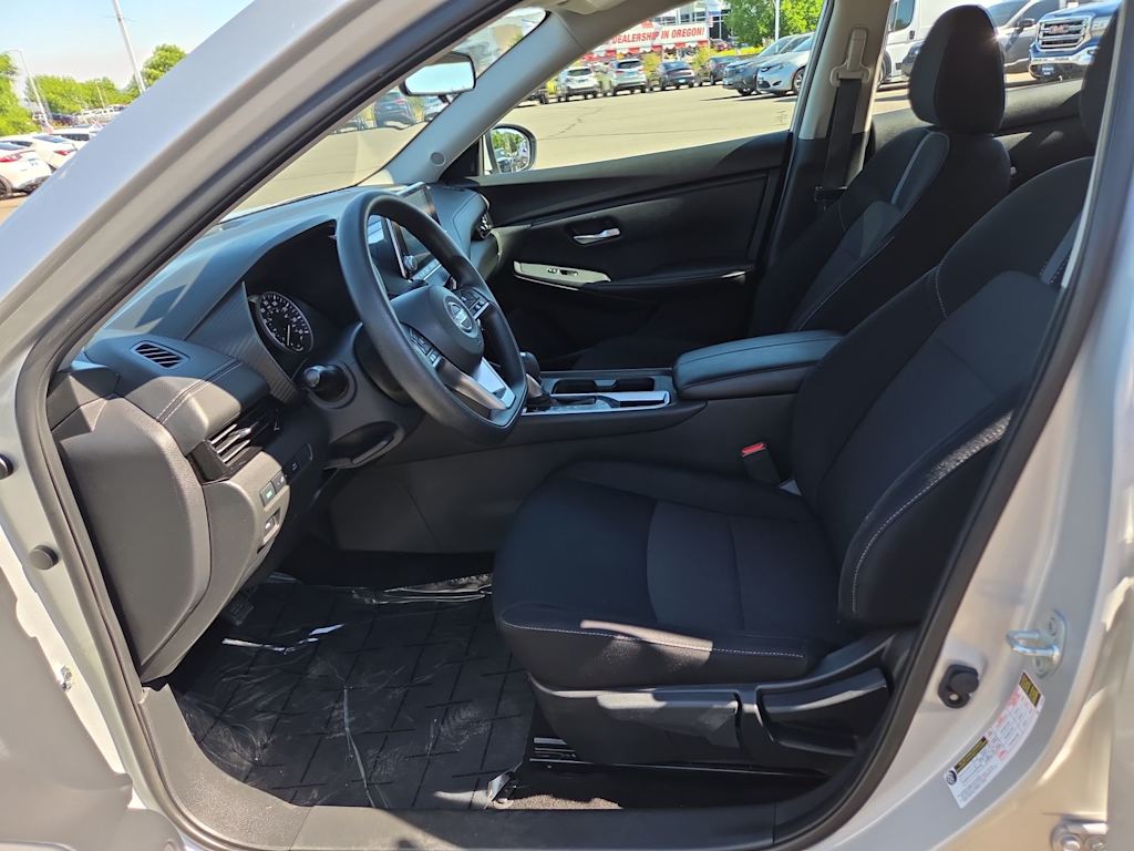 Thumbnail: 2023 Nissan Sentra - 10