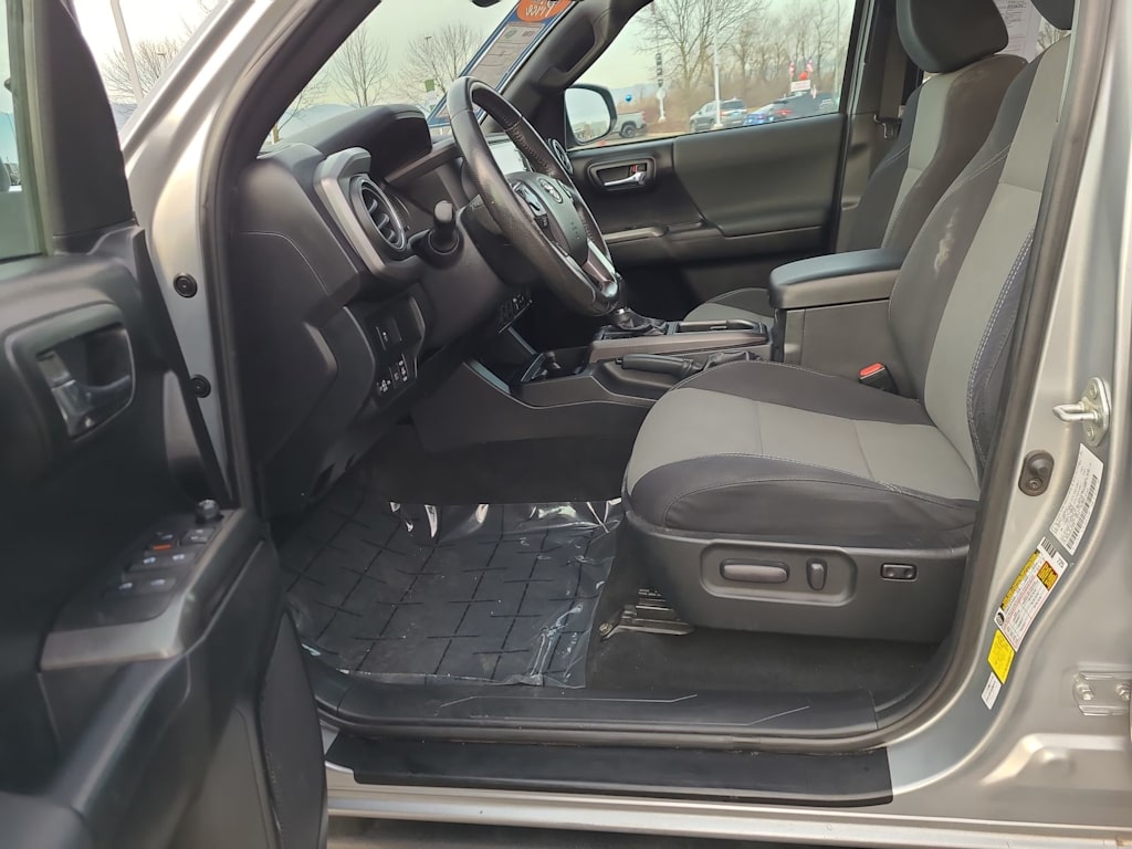 Thumbnail: 2022 Toyota Tacoma - 10