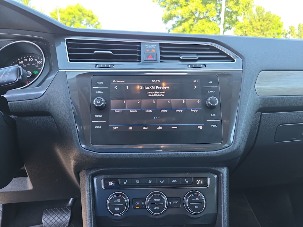 Thumbnail: 2018 Volkswagen Tiguan - 14