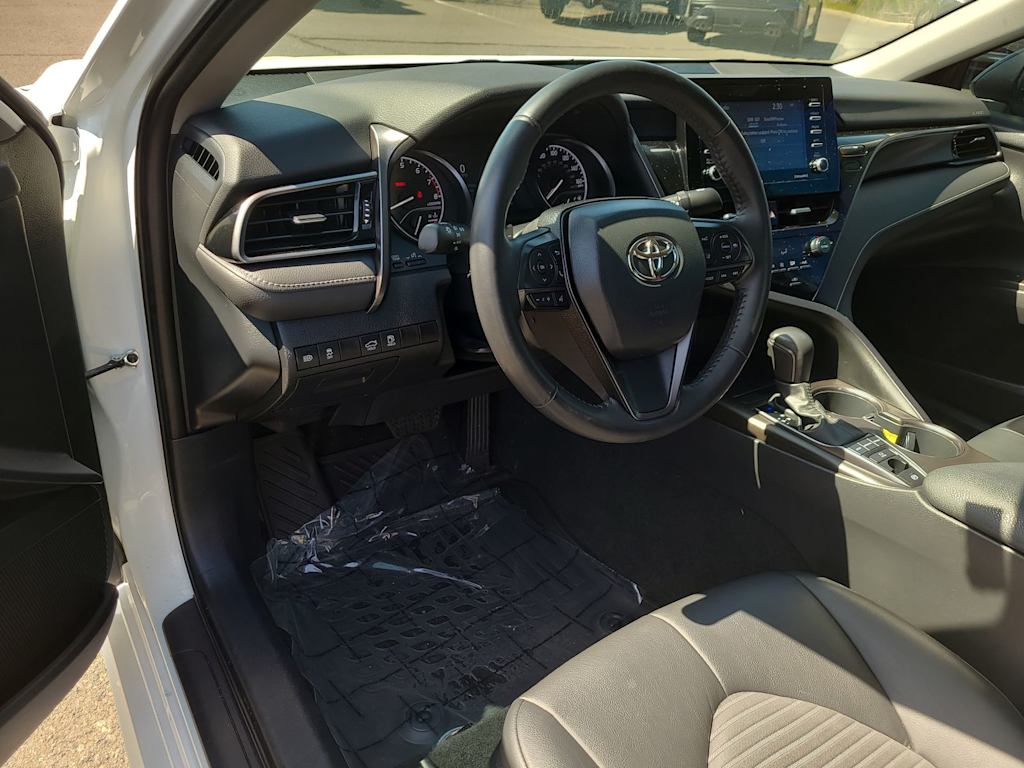 2023 Toyota Camry SE 2