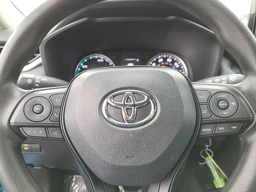 2021 Toyota RAV4 LE 28