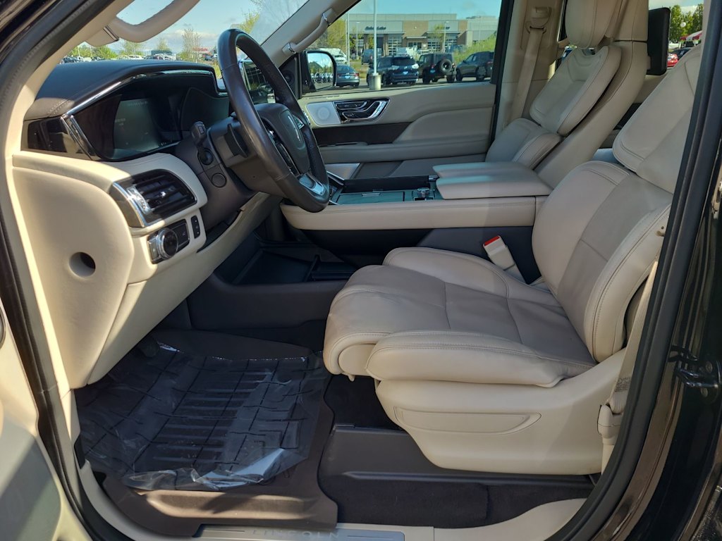 Thumbnail: 2018 Lincoln Navigator - 9