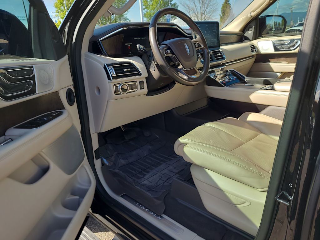 Thumbnail: 2018 Lincoln Navigator - 21