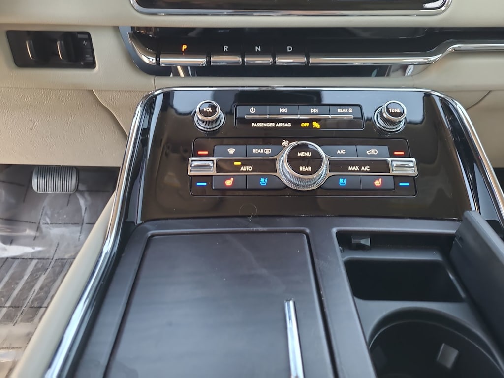 Thumbnail: 2018 Lincoln Navigator - 29