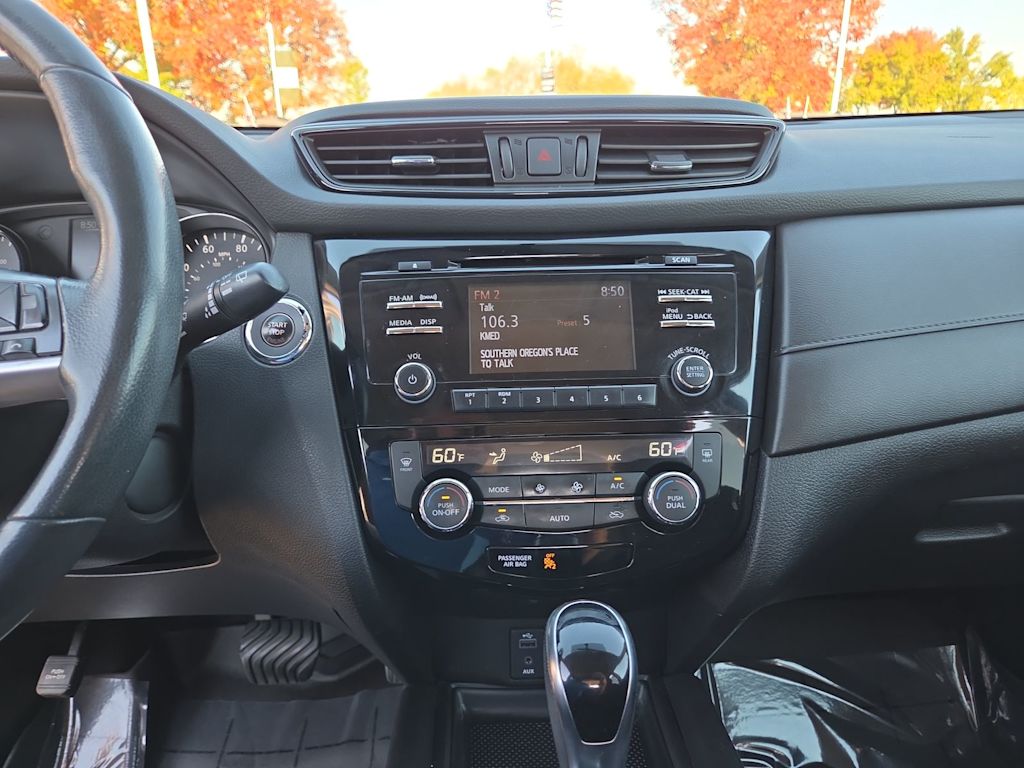 Thumbnail: 2017 Nissan Rogue - 14