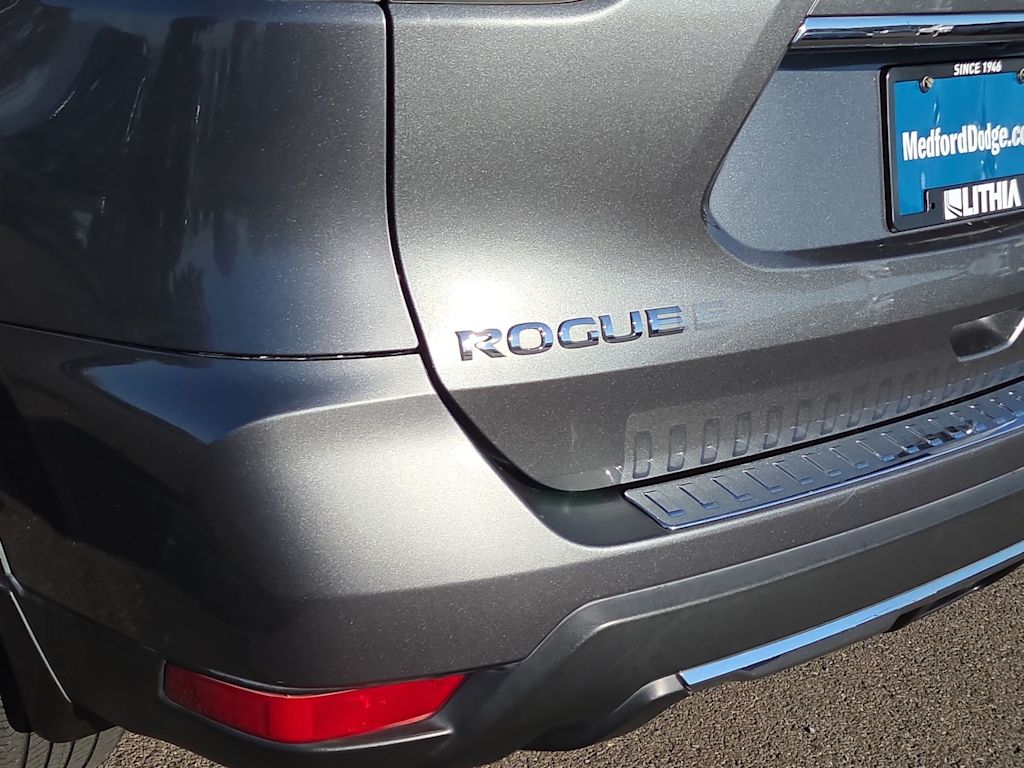 Thumbnail: 2017 Nissan Rogue - 7