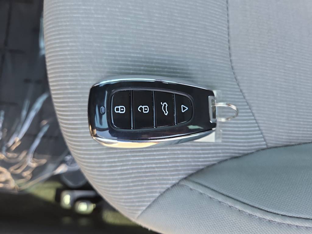 Thumbnail: 2017 Hyundai Elantra - 29