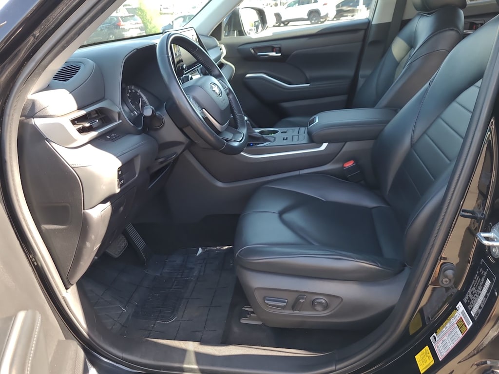 2022 Toyota Highlander XLE 11