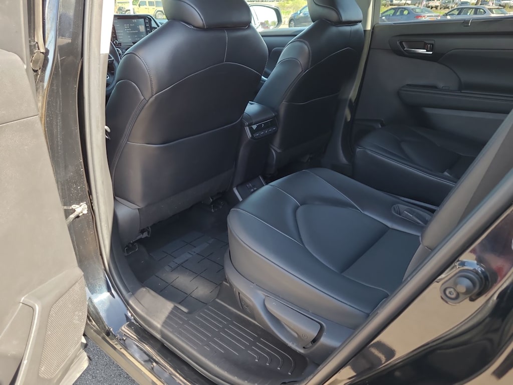 2022 Toyota Highlander XLE 12