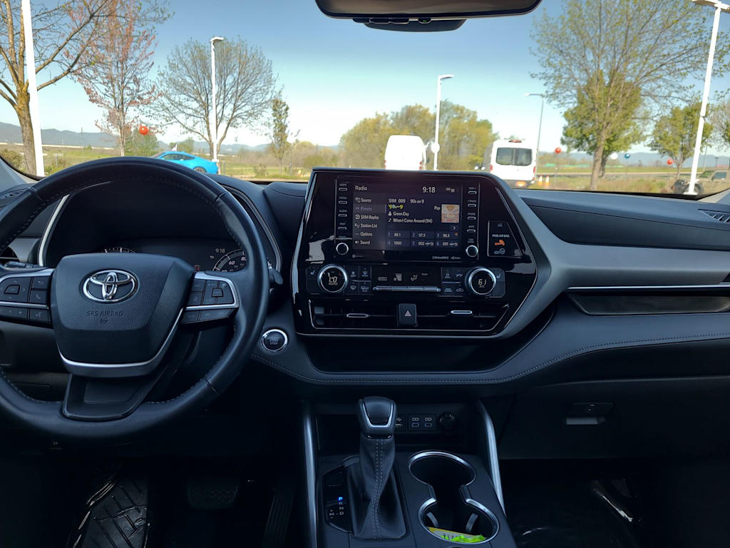 2022 Toyota Highlander XLE 2