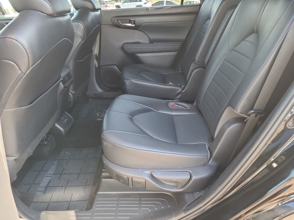 2022 Toyota Highlander XLE 27