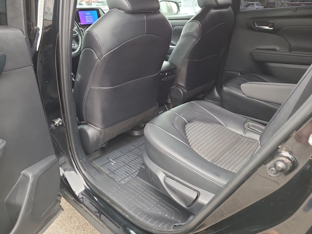 Thumbnail: 2023 Toyota Highlander - 13