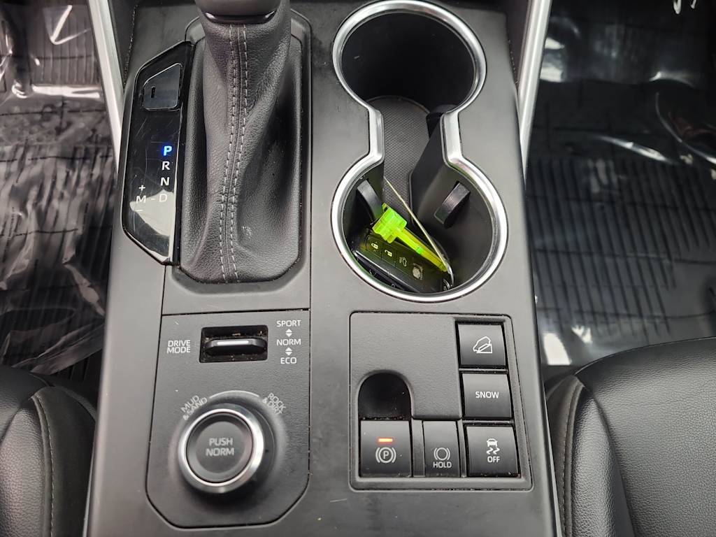 Thumbnail: 2023 Toyota Highlander - 15