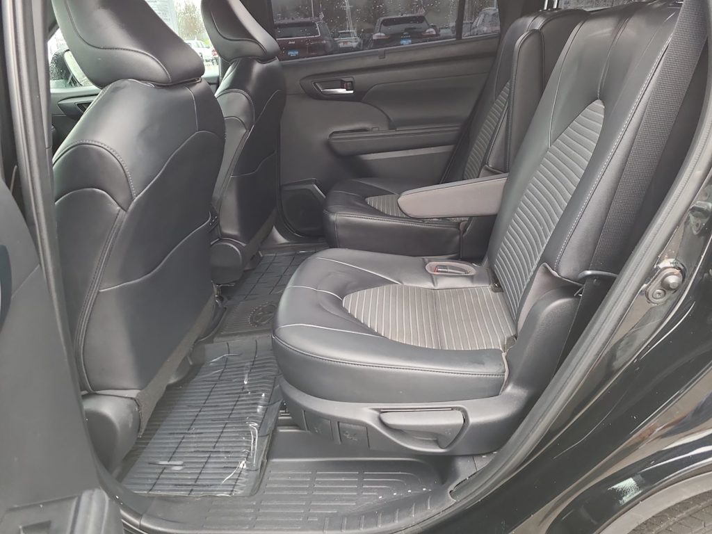 Thumbnail: 2023 Toyota Highlander - 28