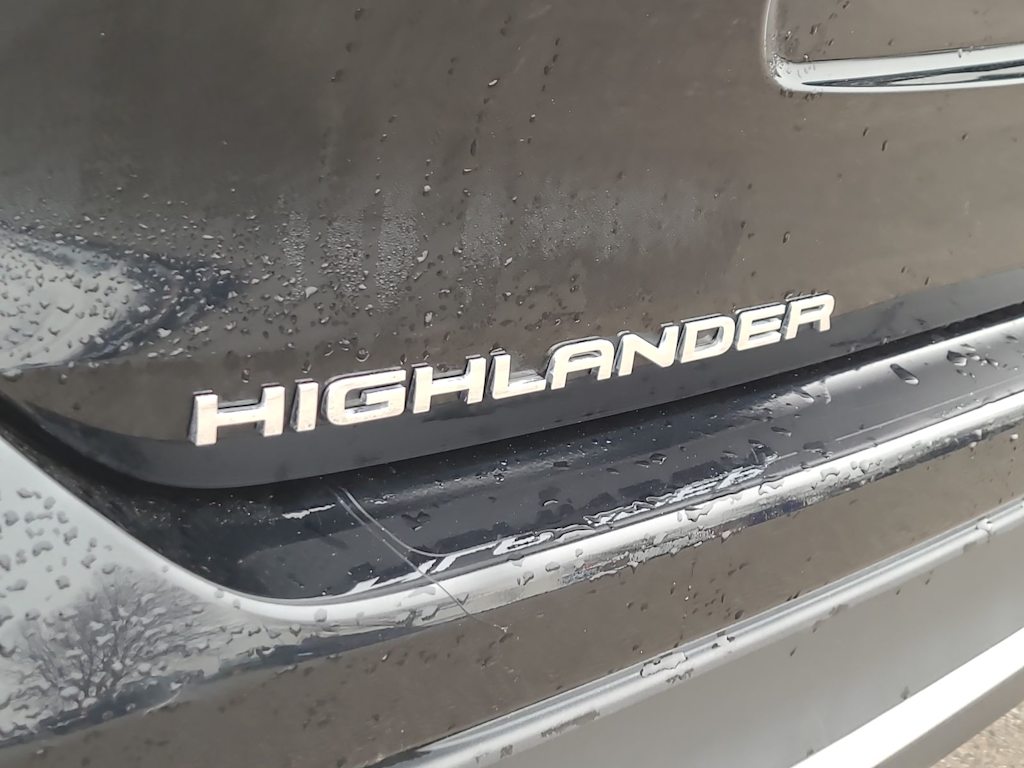 Thumbnail: 2023 Toyota Highlander - 7