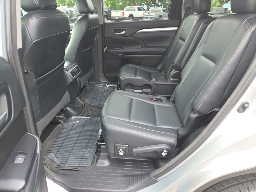 Thumbnail: 2018 Toyota Highlander - 28