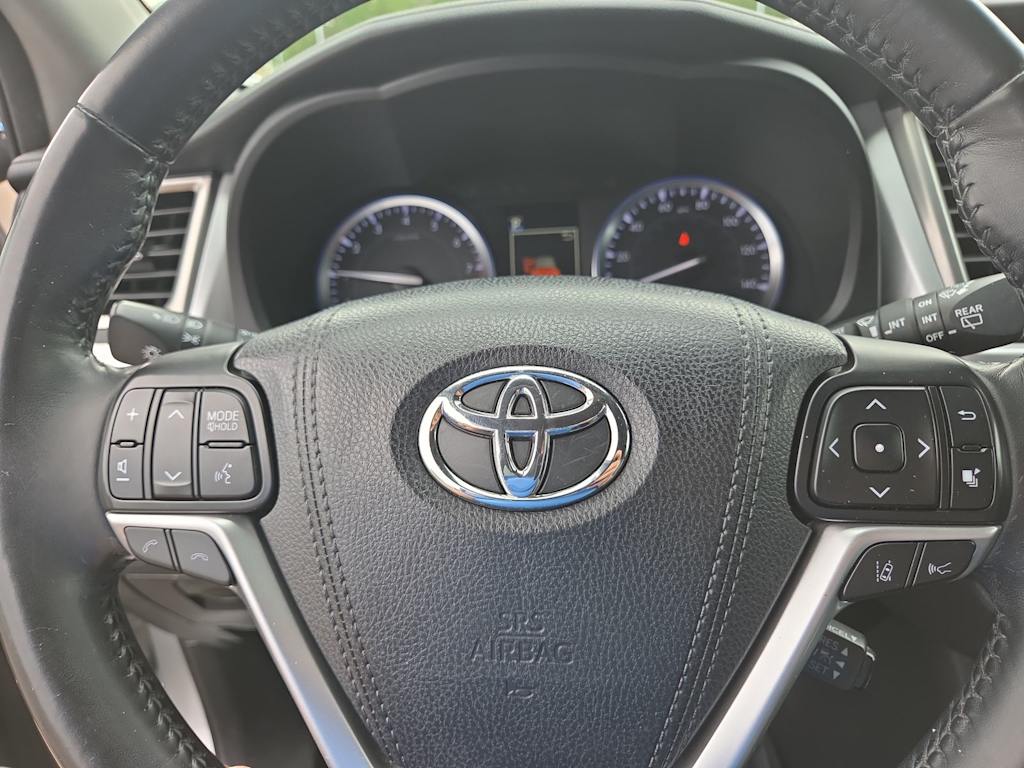Thumbnail: 2018 Toyota Highlander - 29